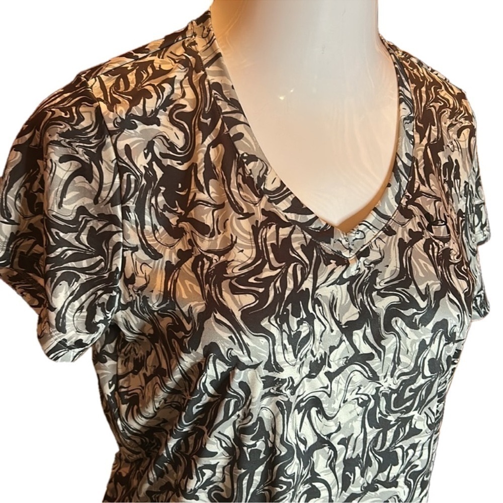 UNDER ARMOUR Shades of Gray Print
Loose Athletic Tee Size L - Picture 2 of 7